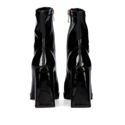 Botina Com Salto W1570-K59 Em Couro Envernizado Preto